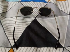 Stylish Sunglasses with metal coat