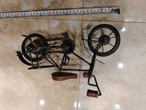 cycle showpiece for home decoration made of iron U
