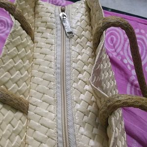 Pretty White Hand Bag