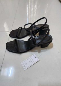 Eridani Moscow Black Shiny Blocks