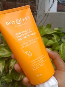 Dot &amp; Key Face Wash