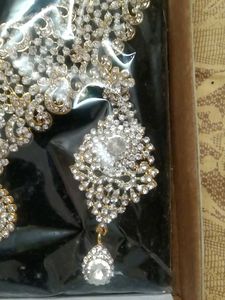 Stunning Crystal Jewelry Set