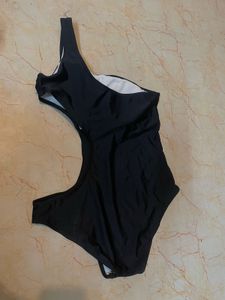 black one shoulder swimwear