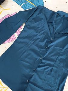 Elegant Teal Button-Down Shirt 🧡