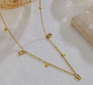 Sleek Crystal Emerald Pendant (Anti Tarnish)
