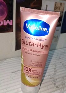 Vaseline Gluta-Hya Dewy Radiance Serum