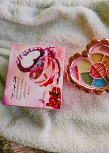 Eyeshadow With Compact Powder