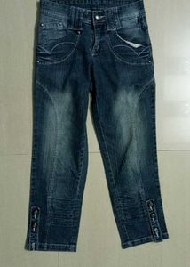 Combo Of Denim Jeans &amp; Capri (Female)
