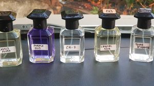😍 MUST BUY , CRYSTAL NOIR 40ML PERFUME UNISEX