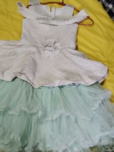 Girl&#39;s Off-Shoulder Tutu Dress