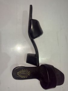 shoetopia black heels!!