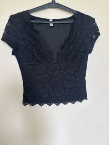 NEWME OPEN LACE DETAILED TOP
