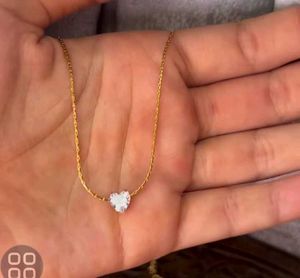 Heart solitaire necklace