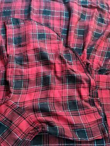 Cute Red Checkerd Round Top