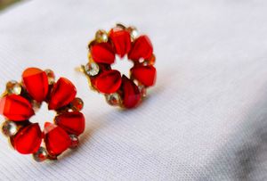 Red pearl stud
