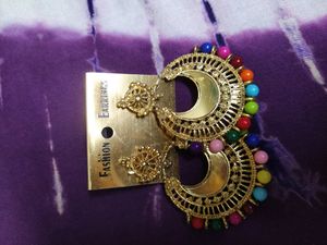 Jewellery Set: Earrings, Necklace And Maangtikka