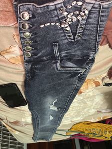 New 6 Botton High Waist Jeans