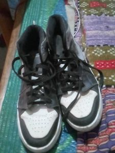 Cool Black &amp; White Sneakers