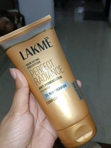 Lakme Perfect Radiance Facewash