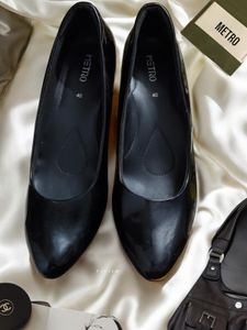 Metro Black formal pumps