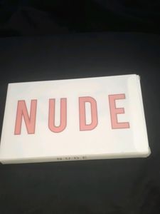 NUDE EYESHADOW PALETTE