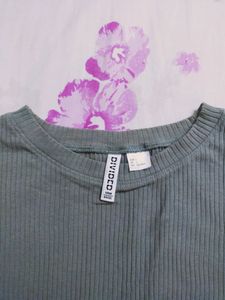 H&amp;M Cropped Tee