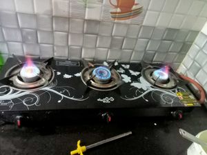 3 Burner Gas Stove. new 3days used