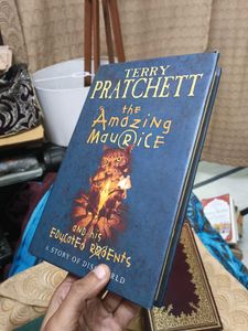 Amazing Maurice Hardback