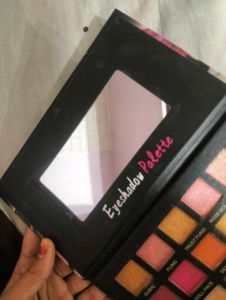 EYESHADOW PALETTE