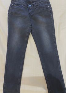 Levi’s Low-rise Black Jeans