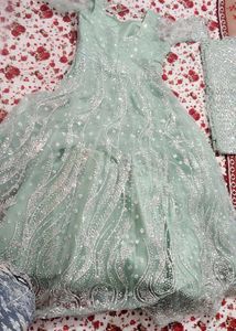 sirf ek baar pehni hai photo thik nhi aaya