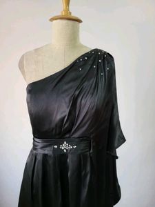 Elegant Black One-Shoulder Dress