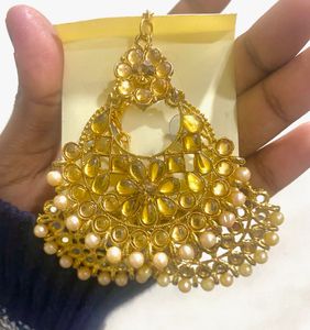 Fashionable Earrings with Mang-Tika