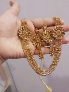 beautiful golden necklace with beautiful earing no used very nice and shinny stones