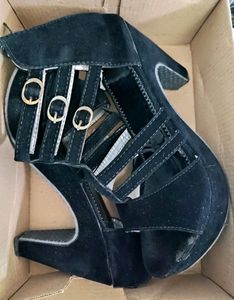🖤Velvet Stride Stilettos🖤