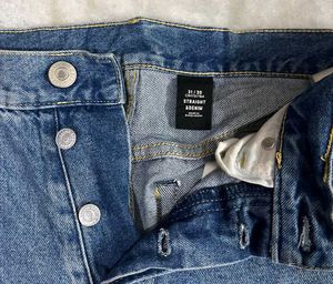 H&amp;M STRAIGHT FIT BLUE JEANS SIZE 32