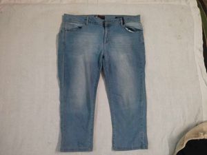 Light Wash Denim Capris