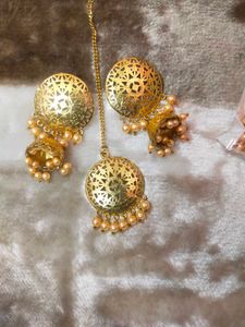 Golden Tone With Pearl Earring &amp; Maang Tikka