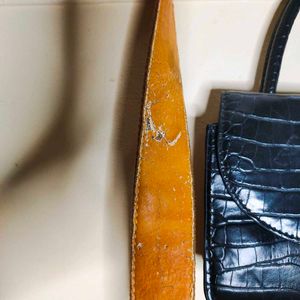 Harpa Shoulder Bag