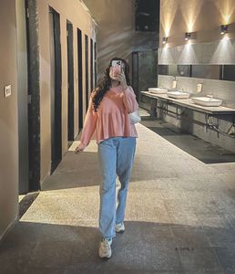 pink peplum top with jeans combo