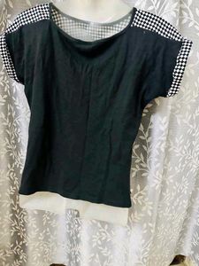 Black &amp; White Top Available On Coins