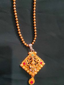 Elegant Gold Necklace