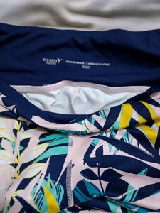 🇦🇮Old Navy Authentic Active Wear Legging Tights