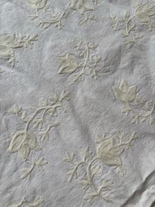 embroidered dining table Mate