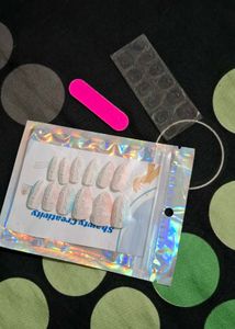 Press-On Nail Set
