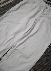 Beautiful Puff Sleeves Nd White Jean