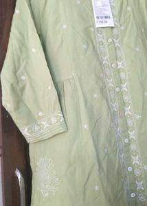 New Causal Top With Embroidery
