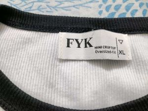 Yale University Cropped Ringer Tee