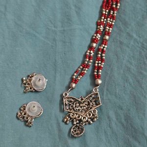 delicate jewellery set
