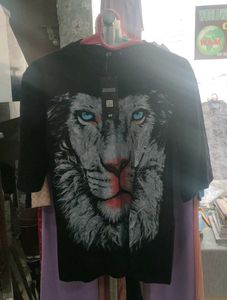 Lion Graphic Black T-Shirt